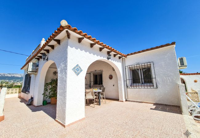 Porche para comer fuera en villa en alquiler Calpe