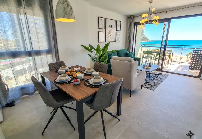 Salón comedor con impresionantes vistas al Mar.