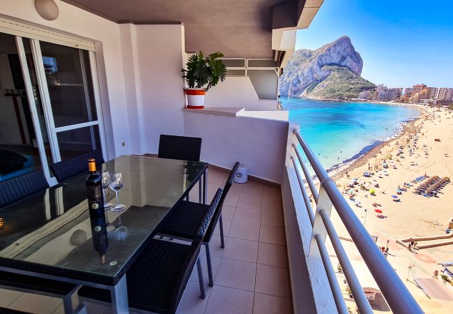 Terraza cubierta con orientación suroeste y vistas a la playa de La Fossa