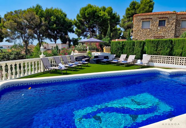 Villa alquiler vacacional en Moraira con piscina privada y cerca del centro del pueblo