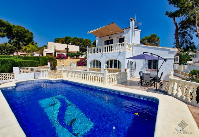 Villa alquiler vacacional en Moraira con piscina privada y cerca del centro del pueblo