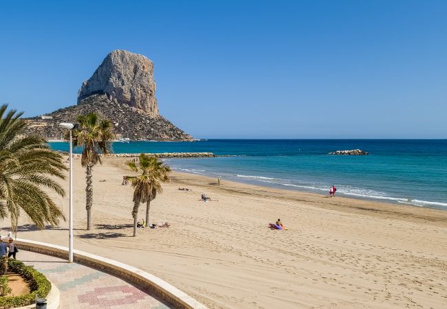 Vistas playa Arenal Bol Calpe y Peñón de Ifach