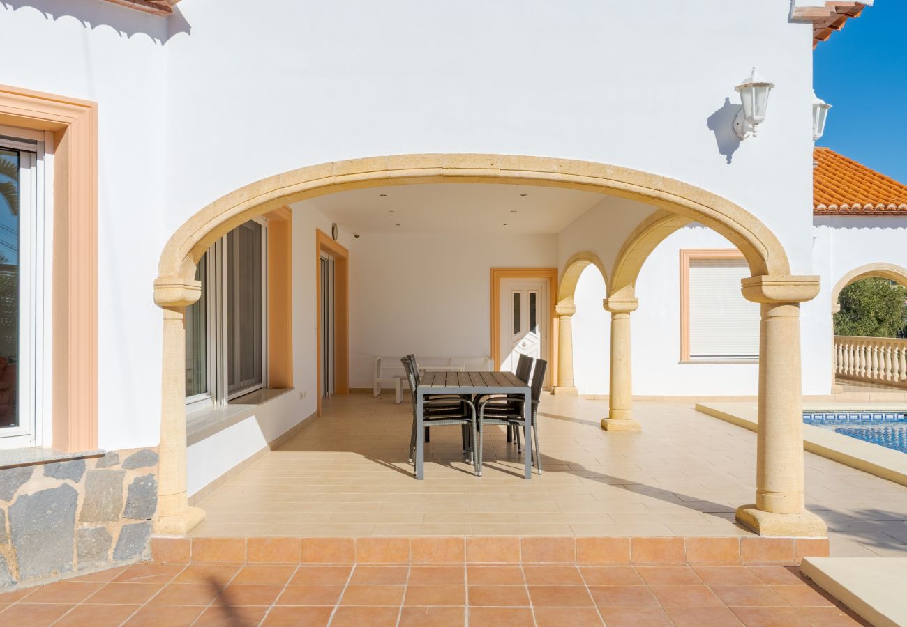 Villa in Calpe - AV-1904