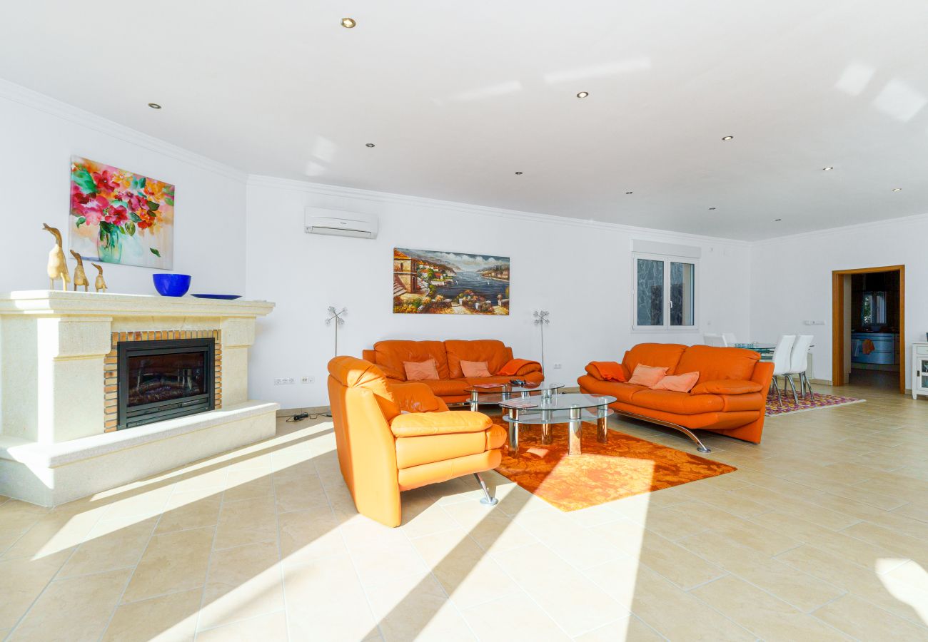 Villa in Calpe - AV-1904