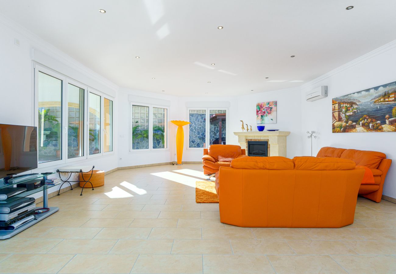 Villa in Calpe - AV-1904