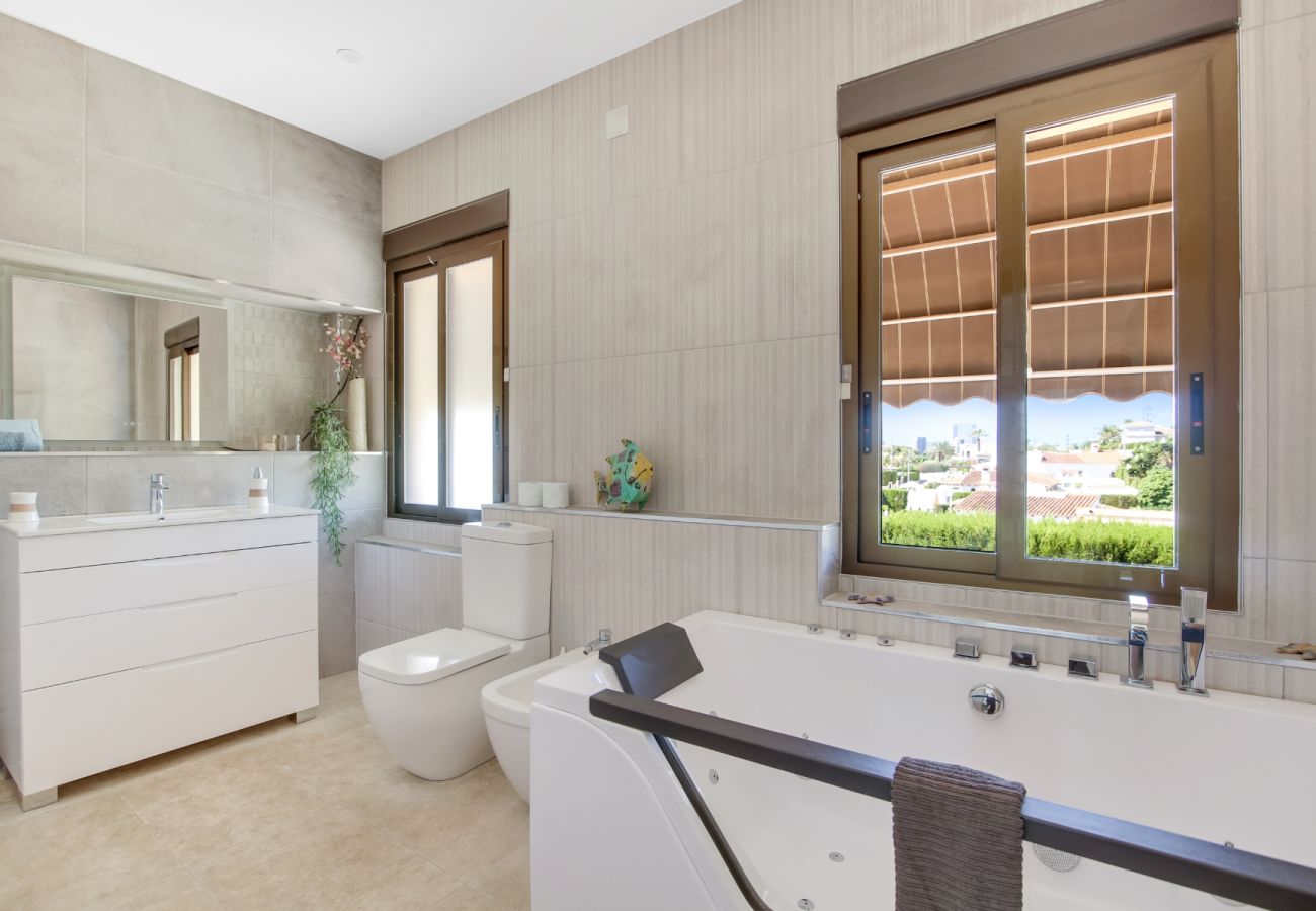 Villa in Calpe - AV-7402