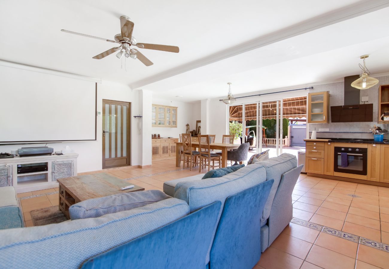 Villa in Calpe - AV-7402