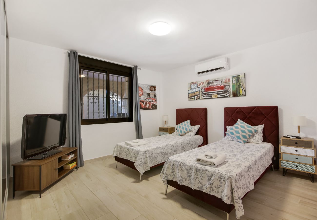 Villa in Calpe - AV-7402