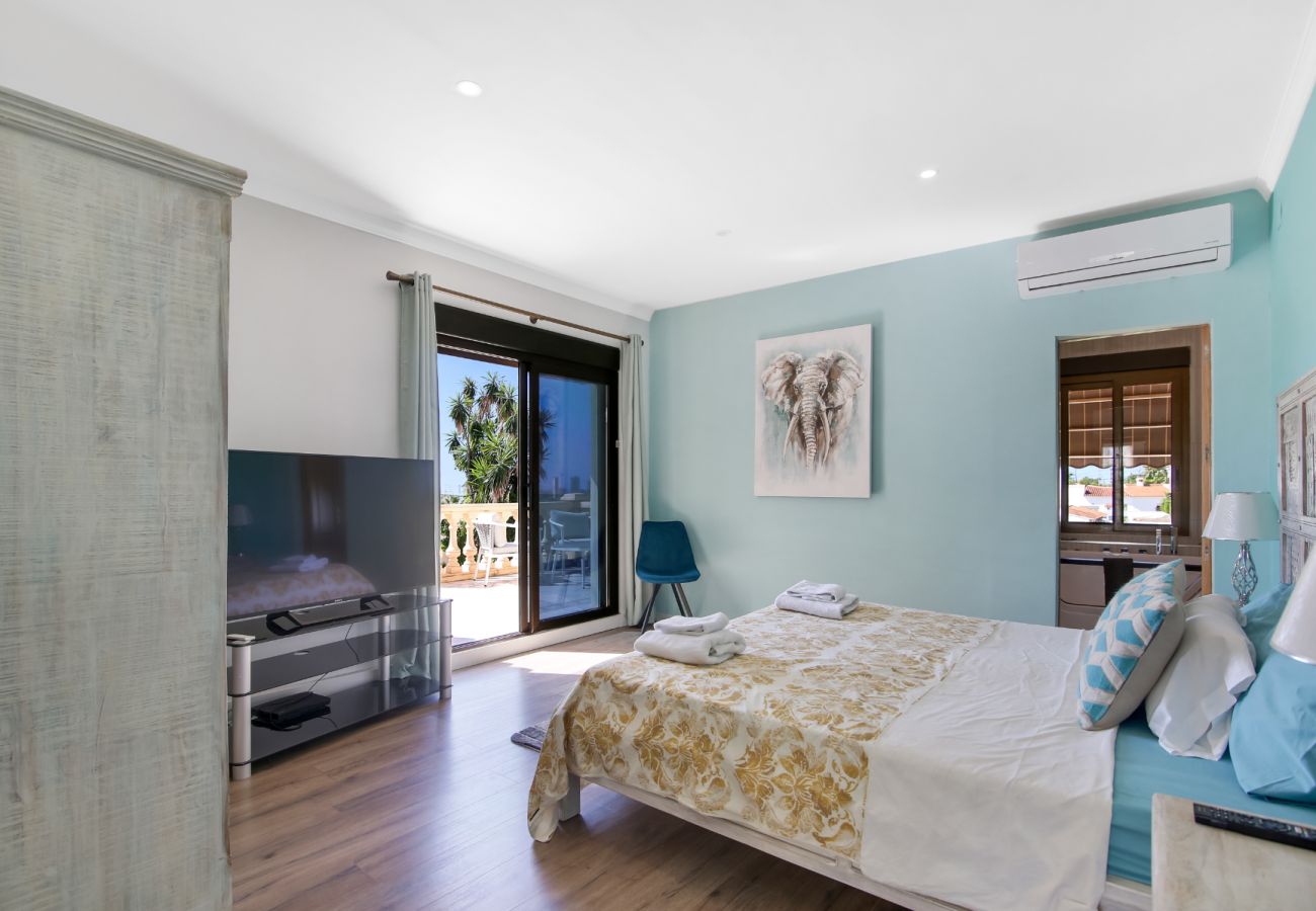 Villa in Calpe - AV-7402
