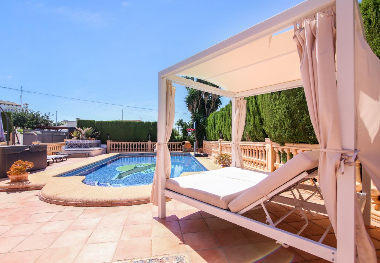 Villa in Calpe - AV-7402