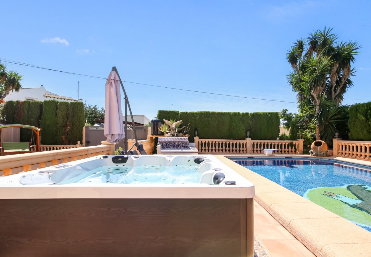 Villa in Calpe - AV-7402