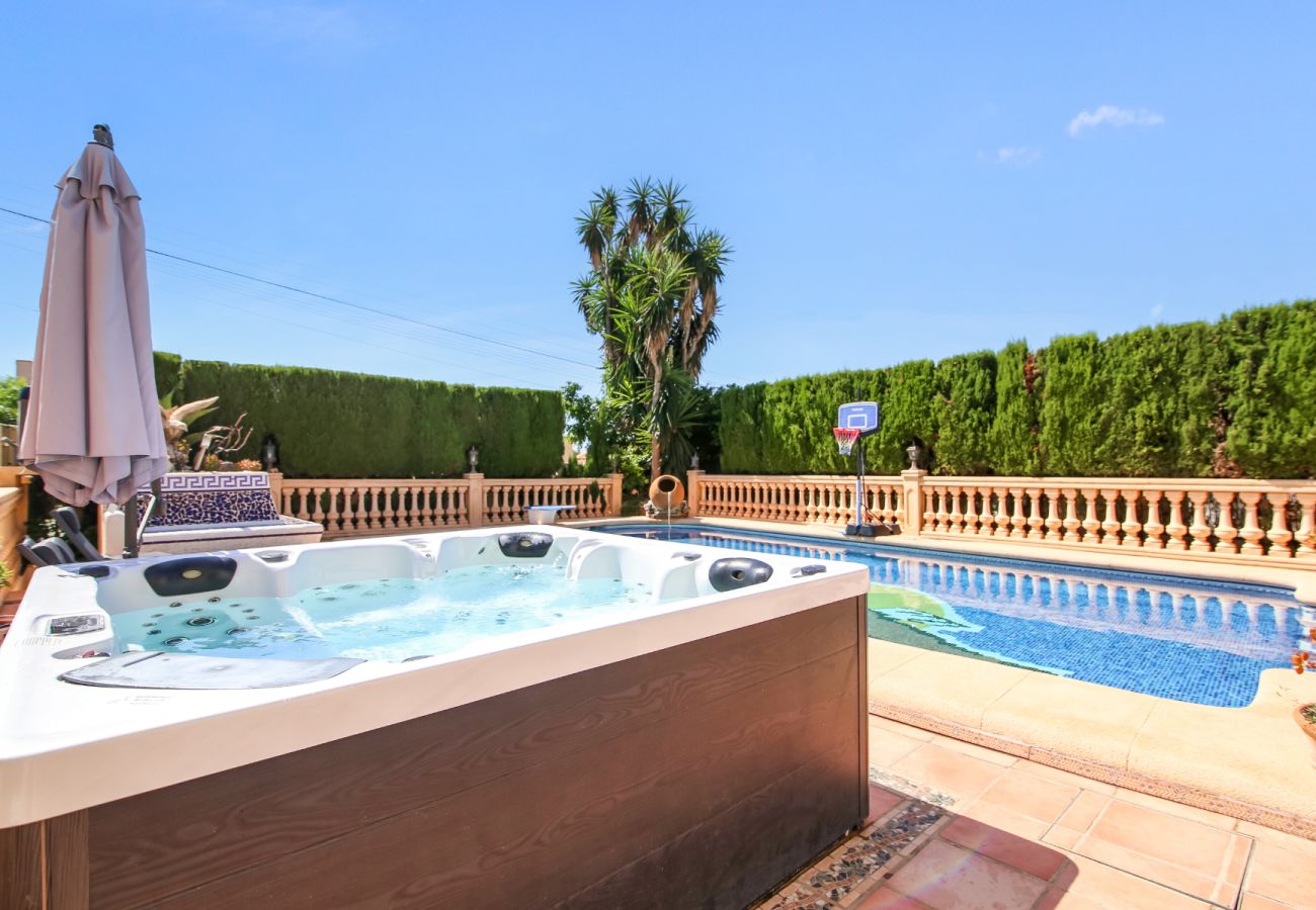 Villa in Calpe - AV-7402
