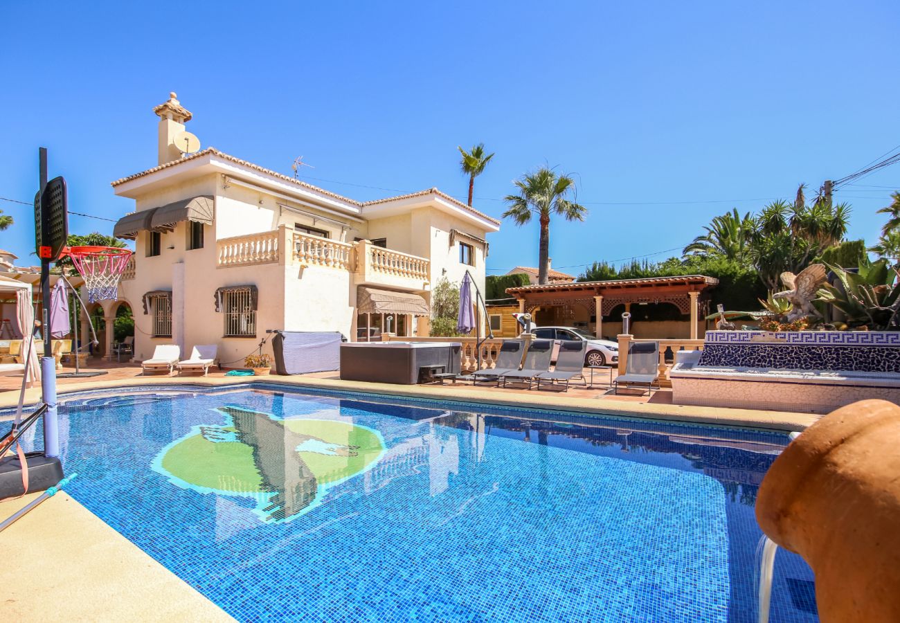 Villa in Calpe - AV-7402