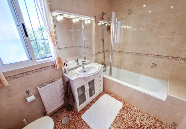 Bathroom with bathtub villa for rent Calpe near Calalga Beach