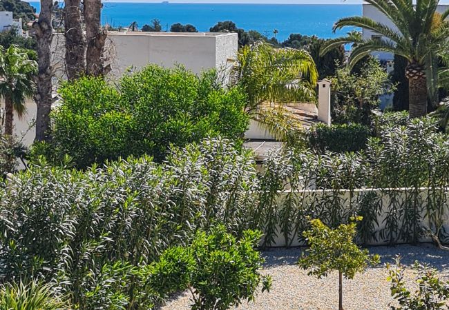 Villa in Benissa with beautiful garden next to the pool.