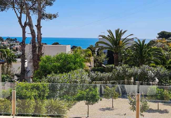 Villa in Benissa with garden, swimming pool and sea views.