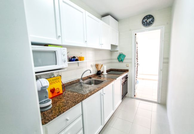 Separate kitchen with access to dining terrace - Calpe