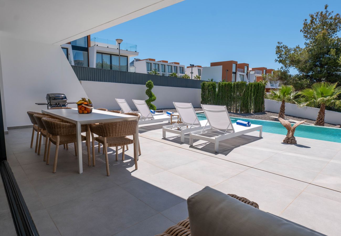 Villa en Calpe - AV-1931