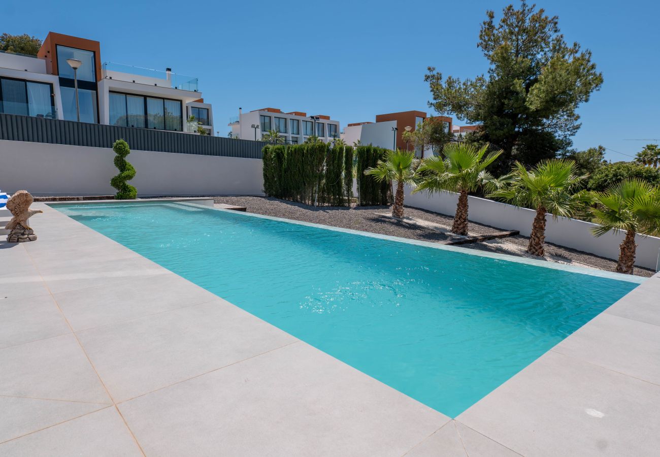 Villa en Calpe - AV-1931