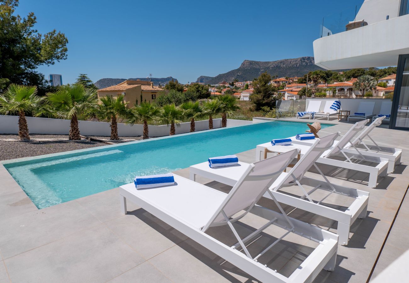Villa en Calpe - AV-1931