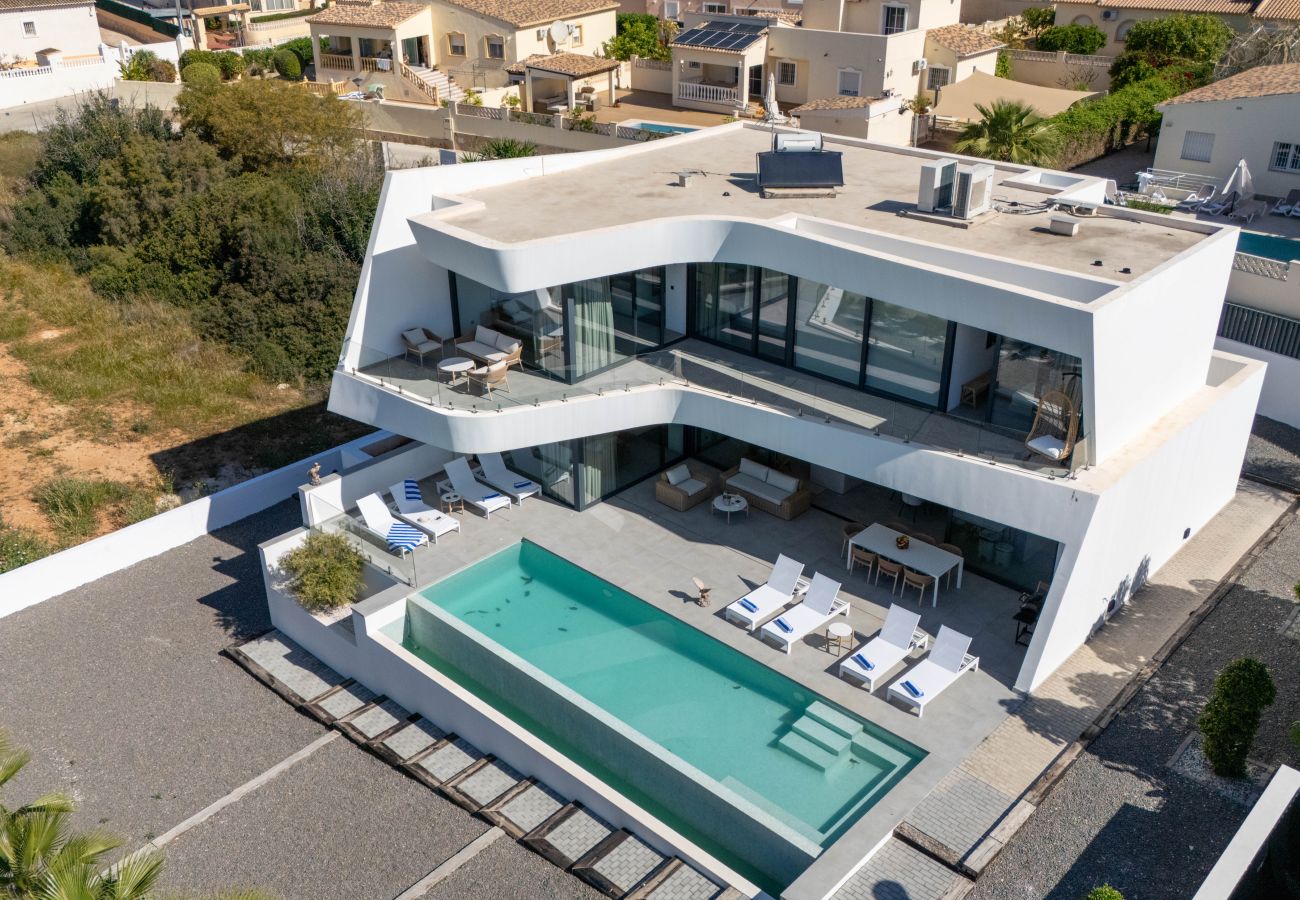 Villa en Calpe - AV-1931