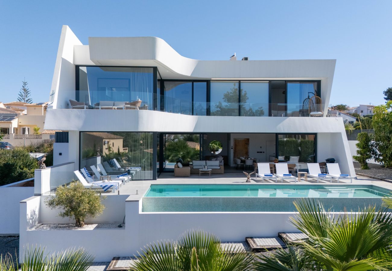 Villa en Calpe - AV-1931