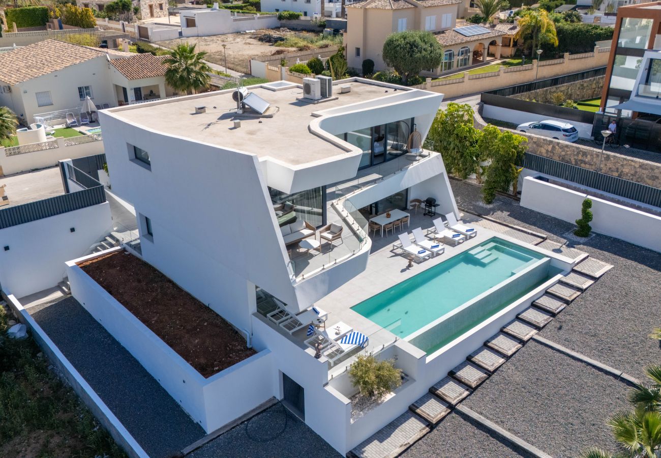 Villa en Calpe - AV-1931