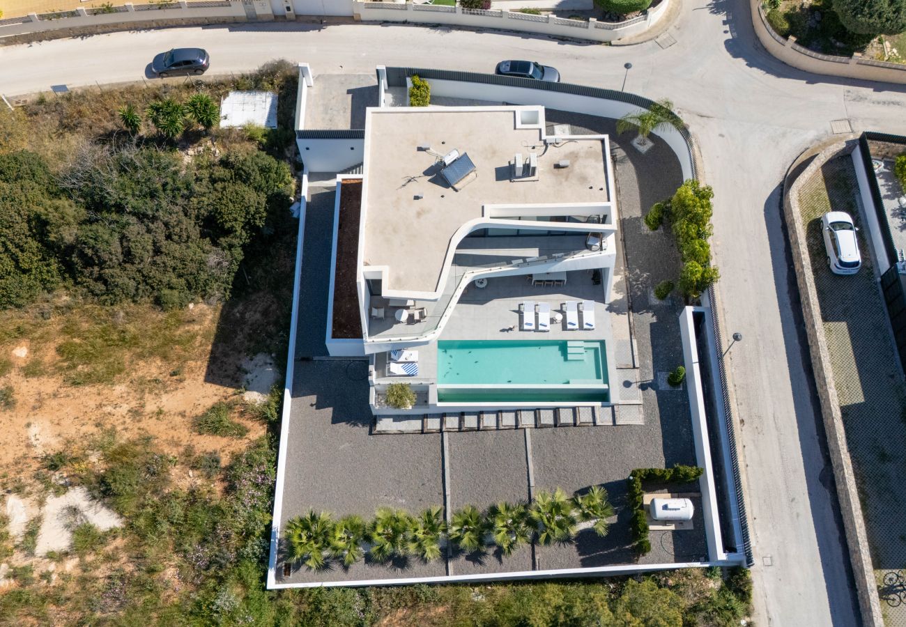 Villa en Calpe - AV-1931