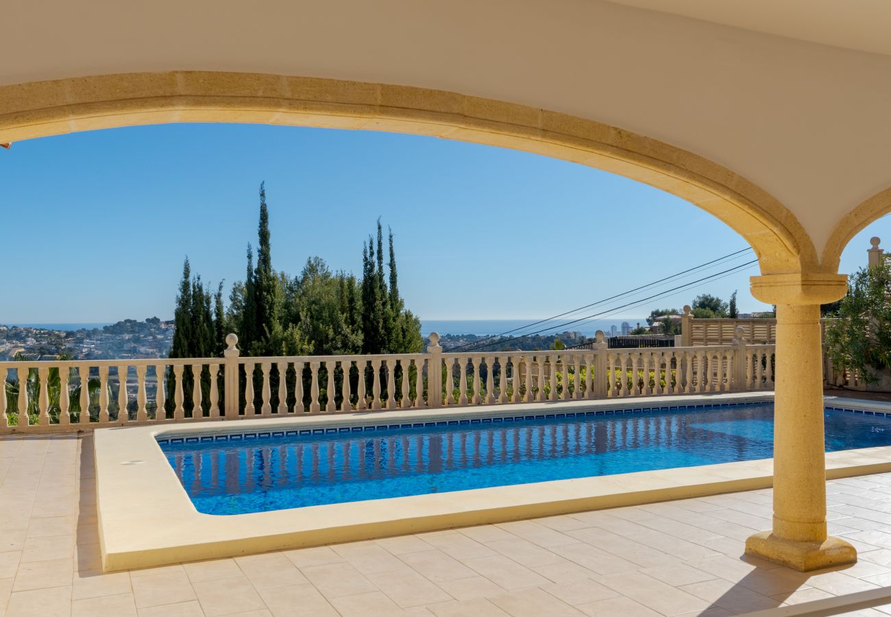 Villa en Calpe - AV-1904