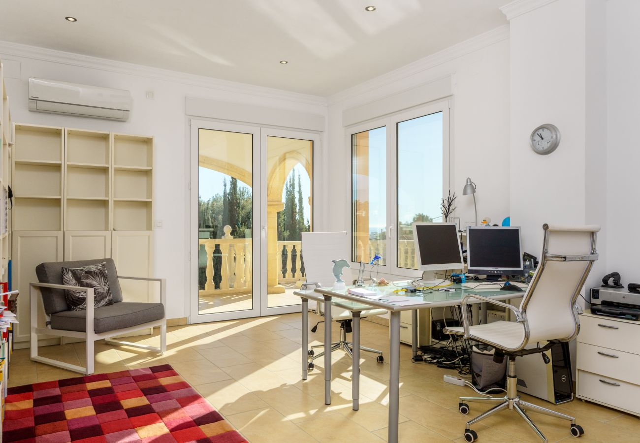 Villa en Calpe - AV-1904