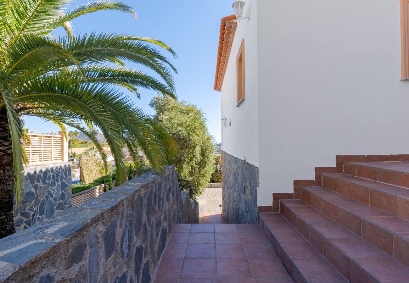 Villa en Calpe - AV-1904