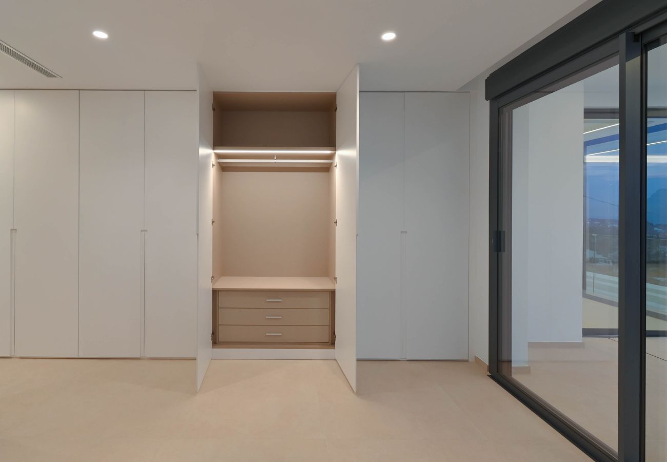 Villa en Calpe - AV-2840